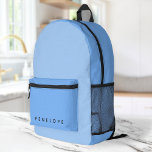 Weich pastellblauer Farbblock Moderner Mit Monogra Bedruckter Rucksack<br><div class="desc">Ein minimalistisches Monogramm-Design mit einem zweifarbigen pastellblauen Hintergrund. Der Text kann einfach für ein einzigartiges Design angepasst werden!</div>