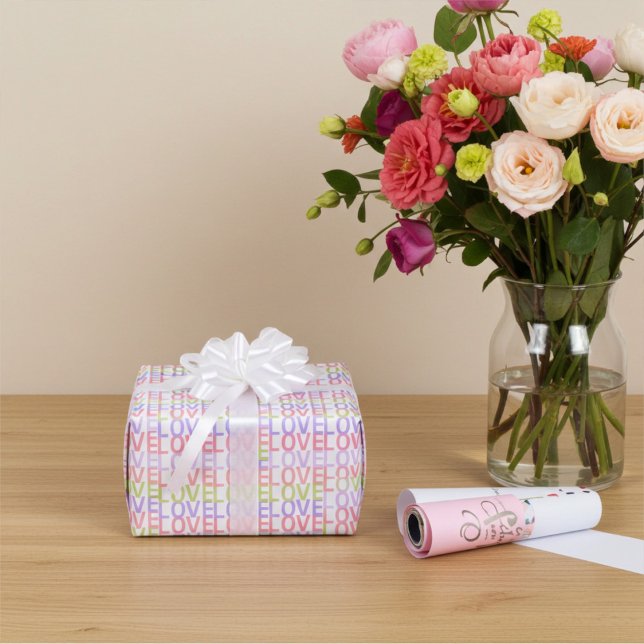 Weich rosa, Lila und Minze grüne LIEBE Muster Geschenkpapier (Von Creator hochgeladen)
