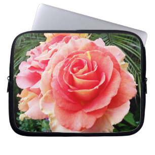 Weich rosa Rosa Blume nah-up Foto modern kühl Laptopschutzhülle
