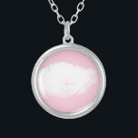 Weich rosa, weißes Peony, florale Runde Nekklette Versilberte Kette<br><div class="desc">Weiße Pony mit hellrosa Hintergrund auf der runden,  maßgeschneiderten Halskette. Perfekt für Hochzeiten als Brautjungschenk oder als perfekte Geschenke,  ein Beweis für eine delikate und freundliche Geste. Passende Grußkarte,  Postkarte,  Aufkleber und mehr...  Vergiss nicht die ganze Sammlung.</div>