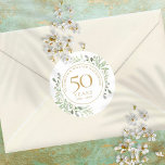 Weiche Aquarellgrüne 50 Jahre alt Runder Aufkleber<br><div class="desc">Dieses elegante 50-jährige Hochzeitsjubiläum-Design mit zarter,  zarter Aquarelllandschaft personalisiert sich mit Ihren speziellen Informationen zum 50-jährigen Jubiläum in edlem Goldtext. Entwickelt von Thisisnotme©</div>