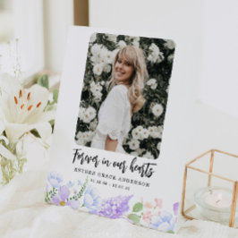 Weiche Lila Petalen für immer in unserem Herzen Sockelschild