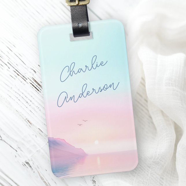 Weiche pastellfarbene Sonnenaufgänge mit Vogelskri Gepäckanhänger (Soft pastel sunrise with birds script name luggage tag)