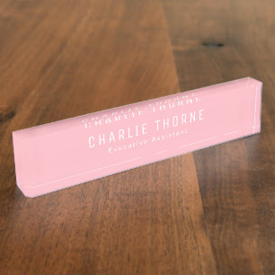 Weiche rosa Schreibtisch-Namensschild mit Namen un Namensplakette