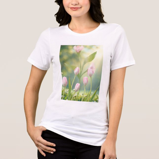 Weiche rosa Tulpen in Blüte Tri-Blend Shirt (Vorderseite)