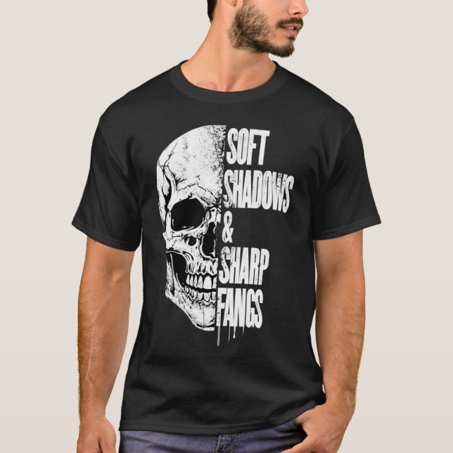 Weiche Schatten & scharfe Fangs - Halbleiter Grung T-Shirt (Vorderseite)