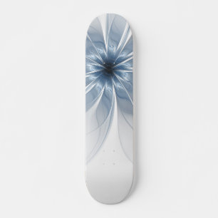 Weiche und zarte blaue Fraktal Fantasie Blume Skateboard