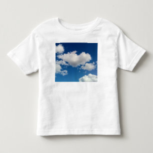 Weiche Wolkenschichten Kleinkind T-shirt