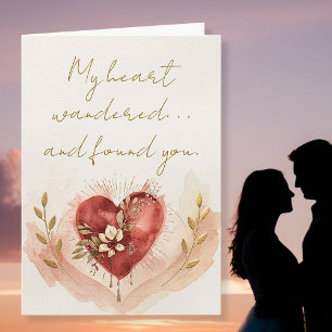 Weiches Aquarellherz mit warmen Blumen und Gold Feiertagskarte