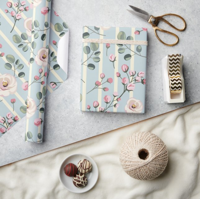 Weiches Blau gestreift floral Geschenkpapier (Kunsthandwerk)