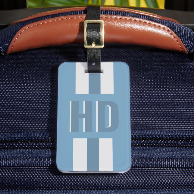 Weiches Hellblau gestreift, Shadow Monogramm moder Gepäckanhänger (Vorderseite Insitu 2)