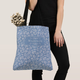 Weiches Pastellblau und Grau-weißes Blumen-Boho-Mu