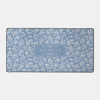 Weiches Pastellblau und Grauweiß Blumen Boho Muste Schreibtischunterlage