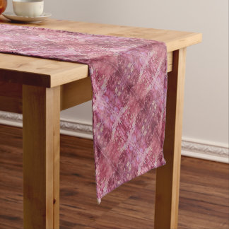 Weiches rosa und violettes geometrisches diagonale kurzer tischläufer