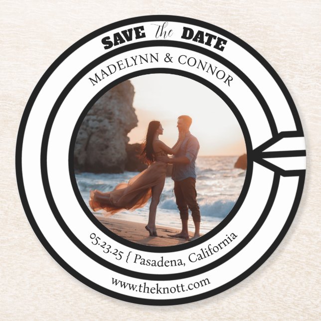 Weiches Script-Foto Save the Date Darts Board Roun Runder Pappuntersetzer (Vorderseite)