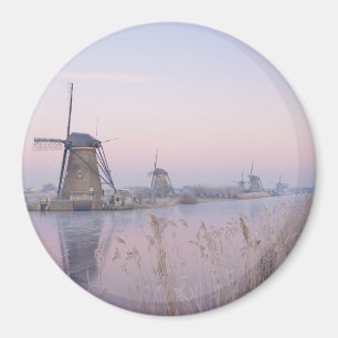 Weiches Sonnenaufganglicht im Winter über Magnet