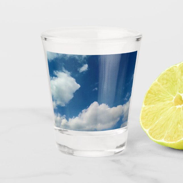 Weichheit in den Wolken Schnapsglas (Vorderseite)