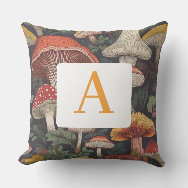 Weichtönes Botanisches Pilzmuster mit Monogramm Kissen (Vorderseite)