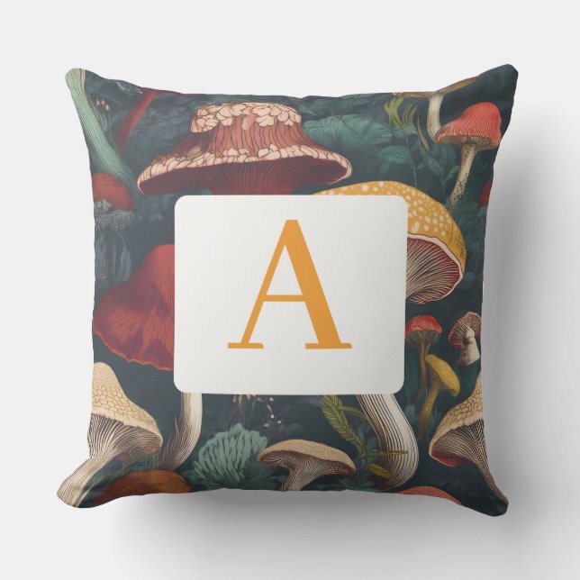 Weichtönes Botanisches Pilzmuster mit Monogramm Kissen (Vorderseite)