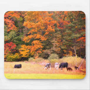 Weide im Herbst Blätter Kühe Mousepad