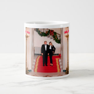 Weihnachten bei Präsident Donald Trump & Melania Jumbo-Tasse