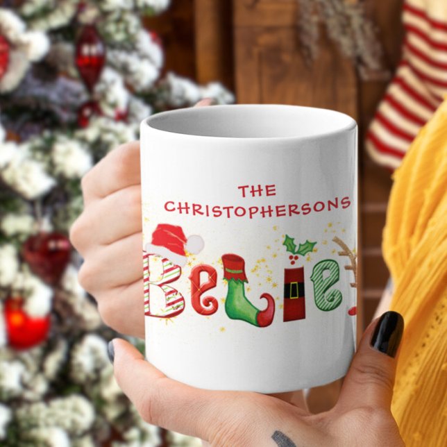 Weihnachten BELIEVE Familienname Traditionell Kaffeetasse (Von Creator hochgeladen)