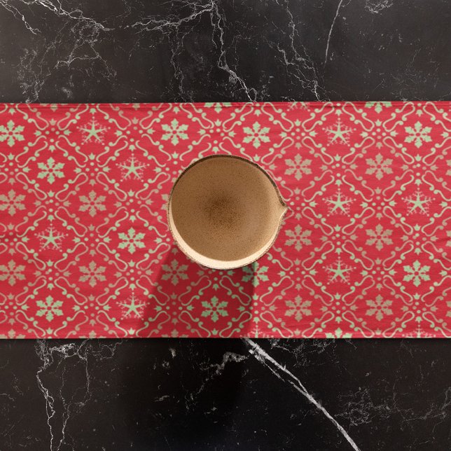 Weihnachten Einfache rote grüne Schneeflocke Muste Kurzer Tischläufer (Christmas holiday snowflake pattern with red background)