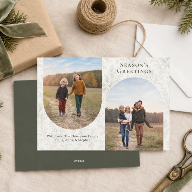 Weihnachten Eleganter grüner Bogen Fotocollage  (Elegant green Christmas card featuring two family photos and a modern arch design.)