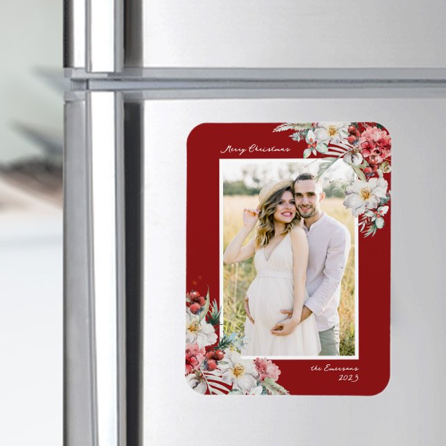 Weihnachten Elegantes Foto Magnet (Red Holiday Photo Merry Christmas Magnet Card Watercolor Floral Botanical Berries)