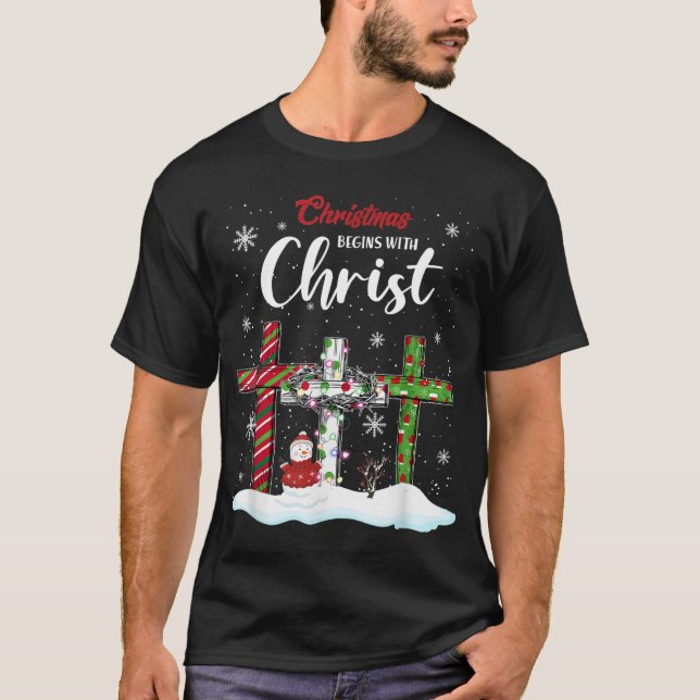 Weihnachten fängt mit Christus Snowman Christliche T-Shirt (Vorderseite)