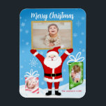 Weihnachten feiern Frohe Weihnachten 3 Foto Magnet<br><div class="desc">Teilen Sie die Freuden von Weihnachten mit diesem kreativen Design, das den Weihnachtsmann und zwei Weihnachtsgeschenke beinhaltet, die Ihnen drei Ihrer besten Familienbilder hinzufügen können. Für die optimale Passform schneiden Sie das Bild in Zazzle oder vor dem Hochladen. Dieser angepasste Magnet wird von Freunden und Familie sehr geschätzt. Sie können...</div>