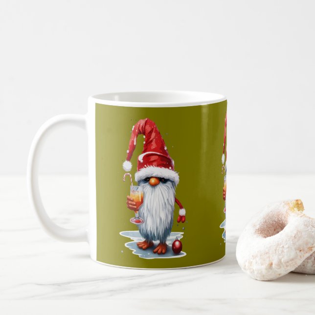 Weihnachten Gnome Gonk Holding a Glass Kaffeetasse (Mit Donut)
