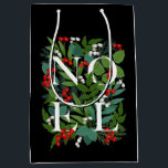 WEIHNACHTEN Greenery Berries Christmas Black Mittlere Geschenktüte<br><div class="desc">Ihr Name und das Wort WEIHNACHTEN unter den Blätter und Beeren auf schwarzem Hintergrund (oder in jeder Farbe),  diese Geschenktaschen sind elegant für jeden Weihnachtsfeiertag. WEITERE GRÖSSEN UND PASSENDE Artikel in unserem Shop.</div>