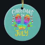 Weihnachten im Juli Sommerurlaub Keramik Ornament<br><div class="desc">Weihnachten im Juli Sommerurlaub Geschenk. Perfektes Geschenk für Ihren Vater,  Mama,  Papa,  Männer,  Frauen,  Freunde und Familienmitglieder am Erntedank Tag,  Weihnachten,  Muttertag,  Vatertag,  4. Juli,  1776 Unabhängiger Tag,  Veteranen Tag,  Halloween,  Patrick's Day</div>