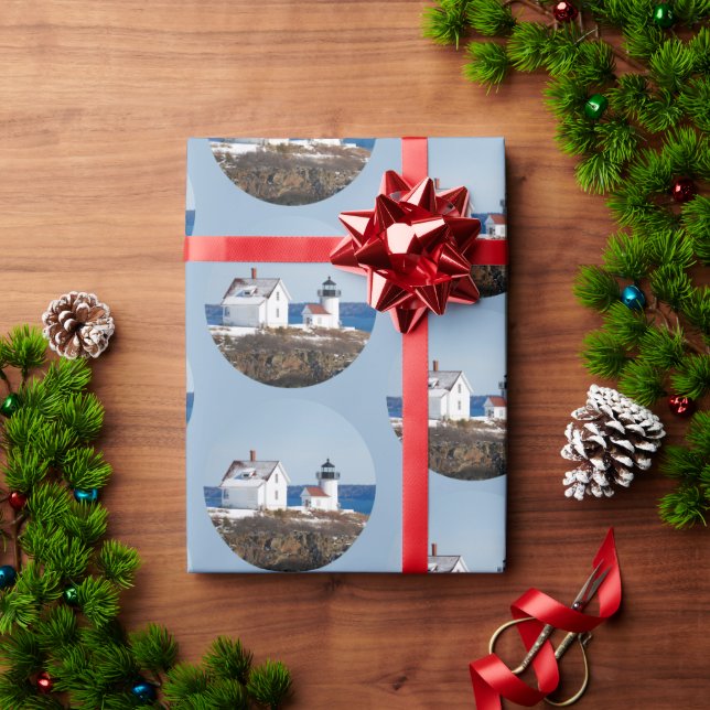 Weihnachten im Leuchtturm des Nautischen Ozeans Geschenkpapier (Feiertagsgeschenk)