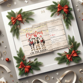 Weihnachten in der Stallkühe mit Weihnachtsmannmüt Einladung