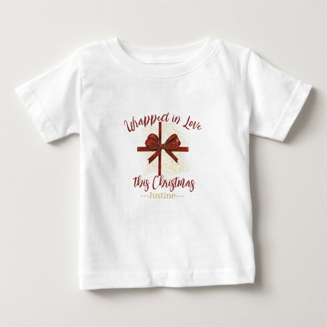 Weihnachten in Liebe umhüllt | Personalisiert Baby T-shirt (Vorderseite)