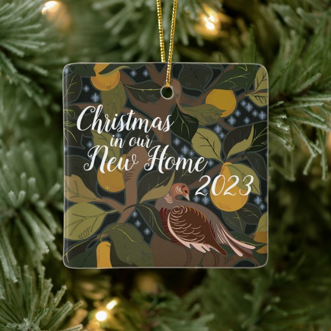 Weihnachten in unserem neuen Zuhause-Partridge Pea Keramikornament (Baum)
