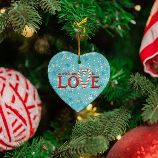 Weihnachten ist Liebe Schneeflocke Personalisiert Keramik Ornament (Von Creator hochgeladen)