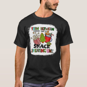 Weihnachten ist zwischen einem Snack und einem Eu  T-Shirt
