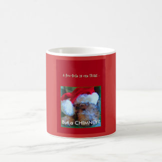Weihnachten--Jubel in der Weihnachtsmannmütze--EIN Tasse