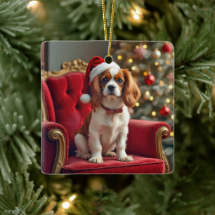 Weihnachten König Charles Spaniel auf einem roten  Keramikornament