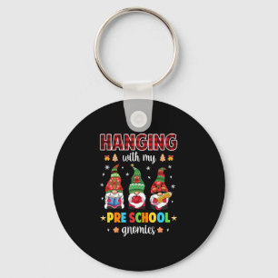 Weihnachten mit meinen Gnomen vor der Schule Schlüsselanhänger