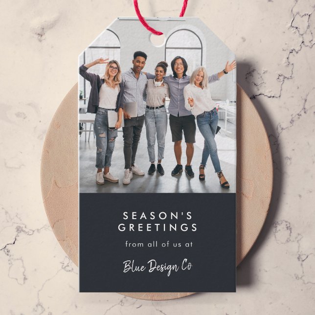 Weihnachten | Modernes, stilvolles Team Foto Geschenkanhänger (Stylish corporate holiday tags with modern layout and customizable company greeting)