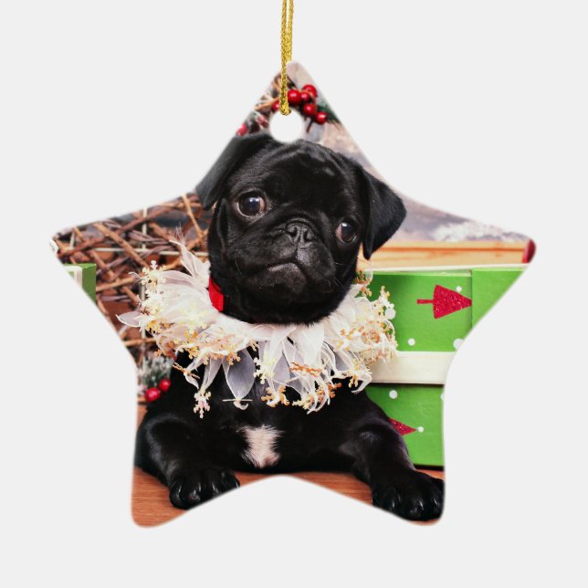 Weihnachten - Mops - Gänseblümchen Mae Keramikornament (Vorne)