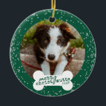 Weihnachten Niedlich Grün Funkelnd Haustier Foto Keramik Ornament<br><div class="desc">Personalisierte Pet Hund Foto Weihnachten Weihnachtsschmuck-Vorlage können Sie individuell gestalten mit einem Foto Ihres Hundes oder Welpen mit lustigen und niedlichen "Merry ChristMUTTS" und Jahr auf einem festlich grünen,  rund Keramik gedruckt Ornament mit silbernen Glitzer funkeln gedruckt Design.</div>