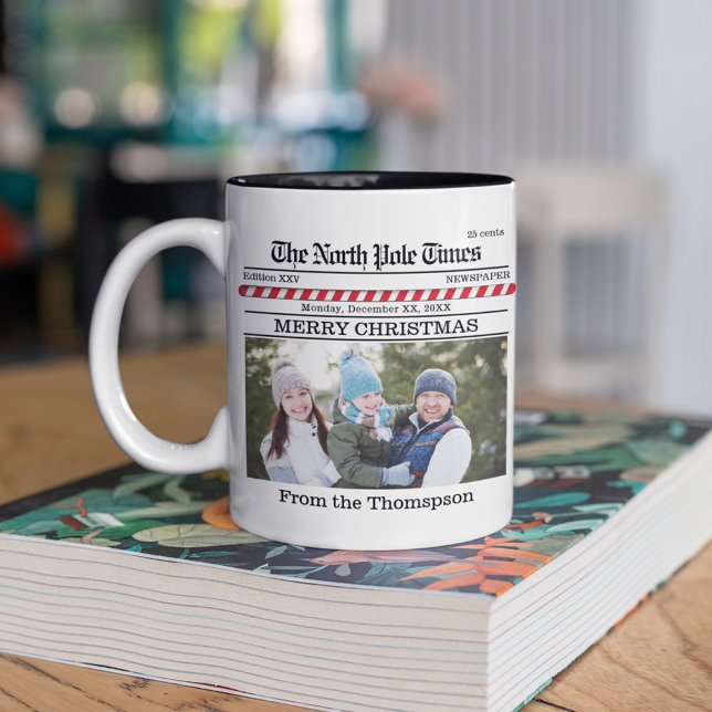 Weihnachten Niedliches Foto Whimsical Zeitung druc Zweifarbige Tasse (Christmas whimsical cute fun Newspaper custom two-toned photo mug. )
