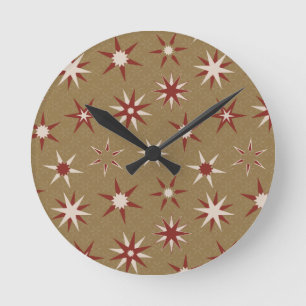Weihnachten Rote Sterne - auf goldenem Muster. Runde Wanduhr