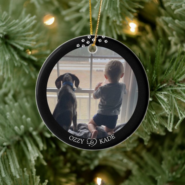 Weihnachten Schwarz-weißes Personalisiertes Kind F Keramik Ornament (Baum)