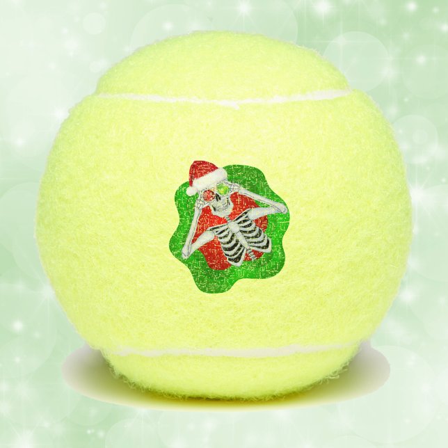 Weihnachten Skeleton Ornamente Weihnachtsmannmütze Tennisbälle (Fun Christmas skeleton ornament eyes Santa Hat in green red splatter shape on tennis balls.)